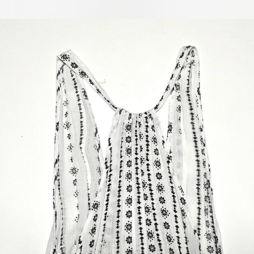 Cute Patterned Romper - Picture 2 of 7